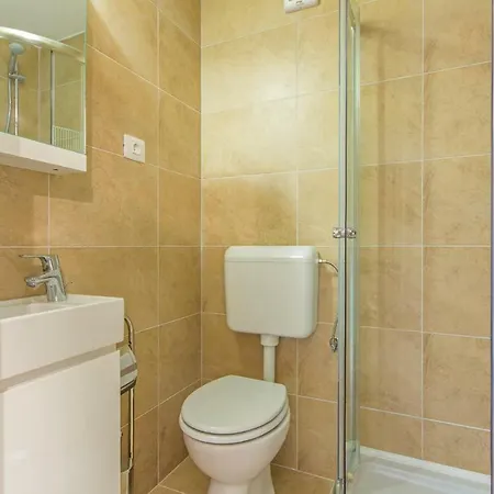 Apartment Debeli 02 *